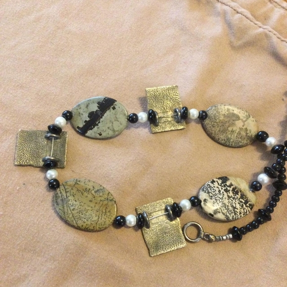 Stone, glass, and metal necklace - Picture 2 of 3